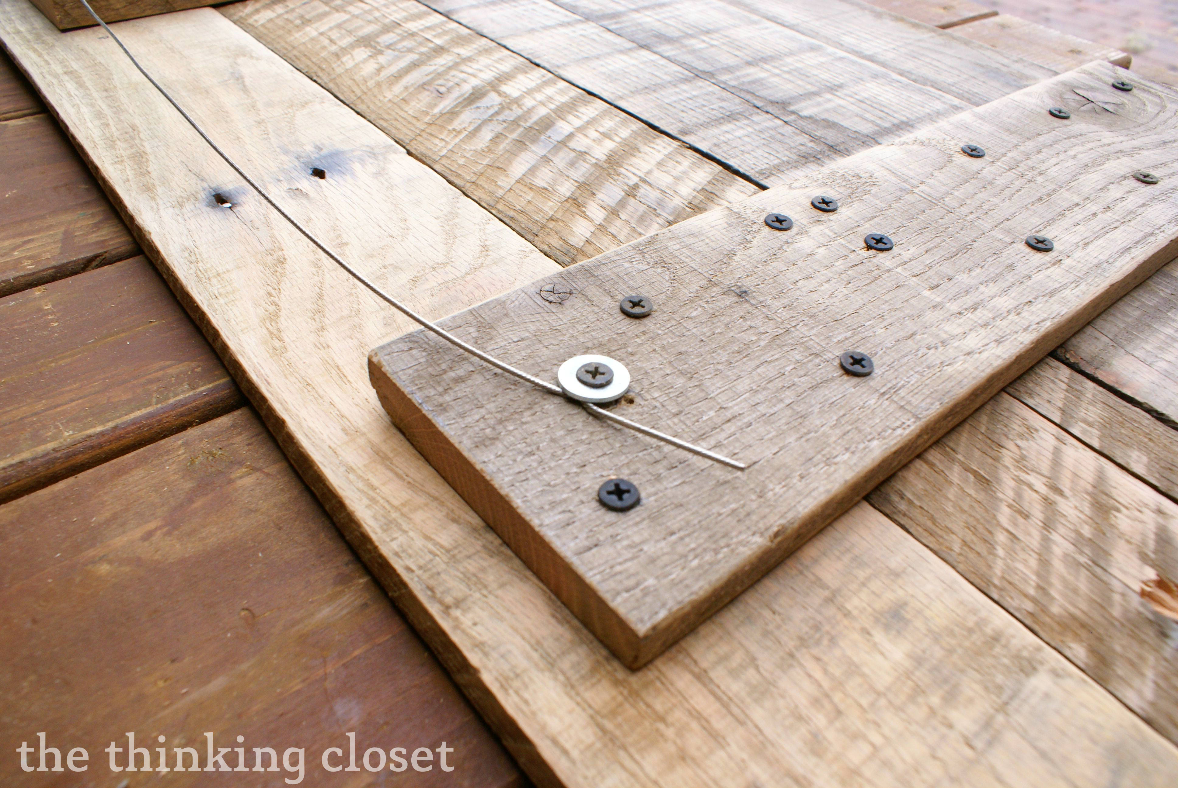 Wood Pallet Sign Tutorial - the thinking closet