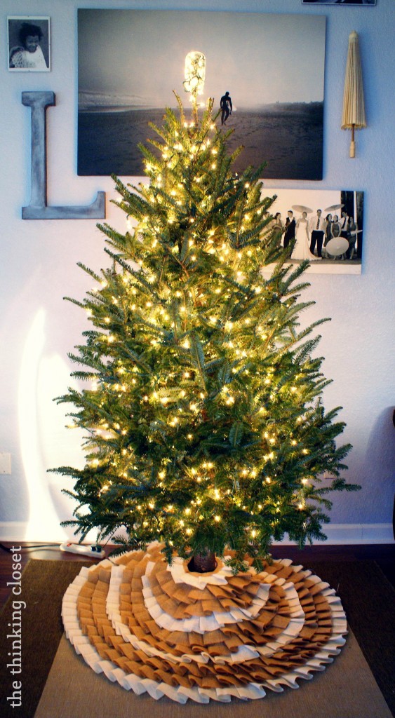 D.I.Y. No-Sew Ruffle Christmas Tree Skirt by The Thinking Closet