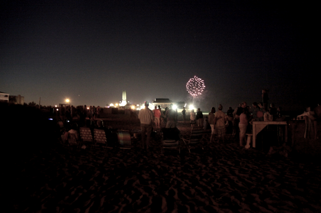 10 Ways to Make Your Wedding Guests Feel Welcome: Plan Activities for AFTER the Wedding, like a Beach After-Party! via thinkingcloset.com 10 Ways to Make Your Wedding Guests Feel Welcome: Plan Activities for AFTER the Wedding, like a Beach After-Party! via thinkingcloset.com