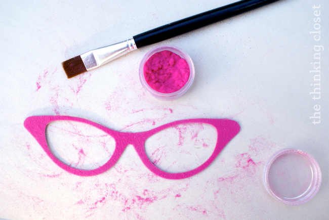 Using flocking powder to create DIY photo booth props! via thinkingcloset.com Using flocking powder to create DIY photo booth props! via thinkingcloset.com