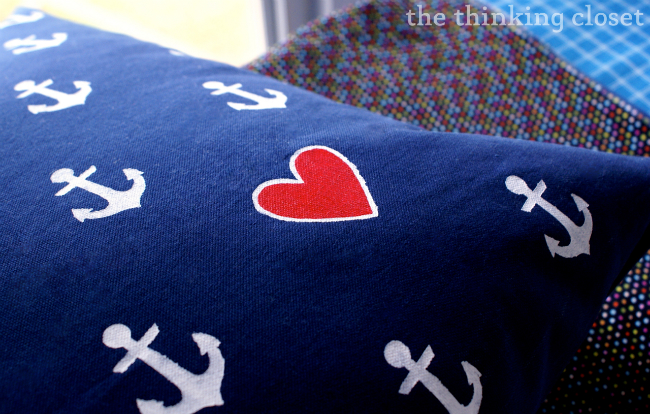 Anchor & heart pattern pillow tutorial via thinkingcloset.com Anchor & heart pattern pillow tutorial via thinkingcloset.com
