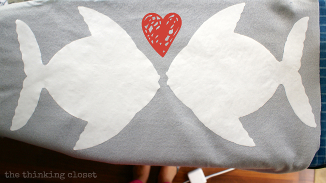 Kissing fish! via thinkingcloset.com Kissing fish! via thinkingcloset.com