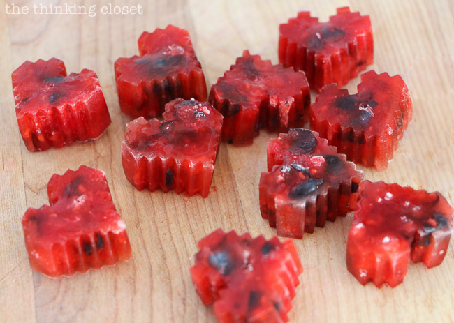 Berrylicious Heart-Shaped Ice Cubes! Such a fun way to jazz up your drinks for Valentine's Day! (or any day for that matter.) Berrylicious Heart-Shaped Ice Cubes! Such a fun way to jazz up your drinks for Valentine's Day! (or any day for that matter.)