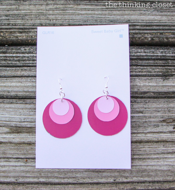Ombre Paint Chip Earrings: Silhouette tutorial and FREE cut file via thinkingcloset.com. Such a great gift idea!