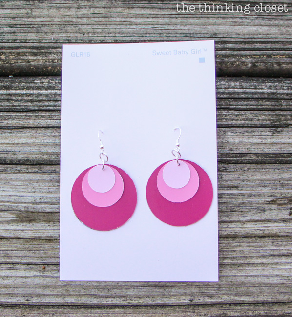 Ombre Paint Chip Earrings: Silhouette tutorial and FREE cut file via thinkingcloset.com. Such a great gift idea! Ombre Paint Chip Earrings: Silhouette tutorial and FREE cut file via thinkingcloset.com. Such a great gift idea!