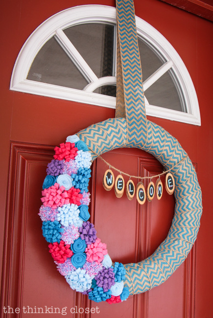 Spring to Summer Felt Flower Wreath. Step by step tutorial by thinkingcloset.com