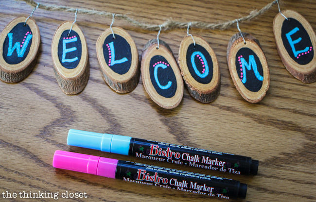 Wood Slice Welcome Banner! Perfect for attaching to a front door wreath via thinkingcloset.com Wood Slice Welcome Banner! Perfect for attaching to a front door wreath via thinkingcloset.com