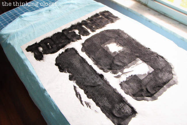 Dabbing the paint inside a freezer paper stencil via thinkingcloset.com Dabbing the paint inside a freezer paper stencil via thinkingcloset.com