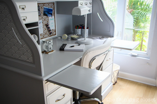 Desk Styling 101: Don't Over-Style! Try to keep an open workspace with only items you use regularly out on the desktop. Desk Styling 101: Don't Over-Style! Try to keep an open workspace with only items you use regularly out on the desktop.