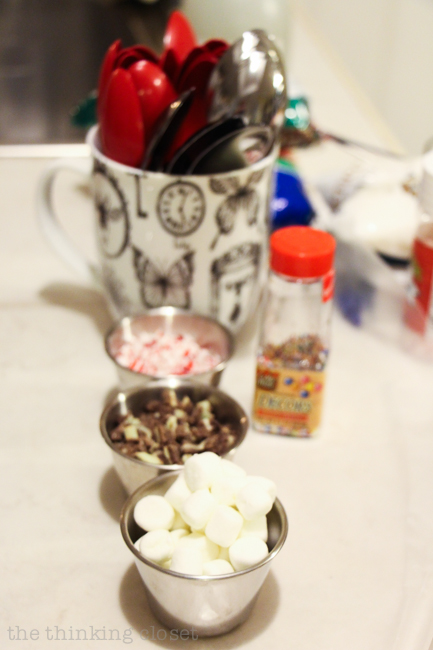 Pointers and tips for making hot chocolate stirring spoons! Such a fun and easy holiday gift idea.