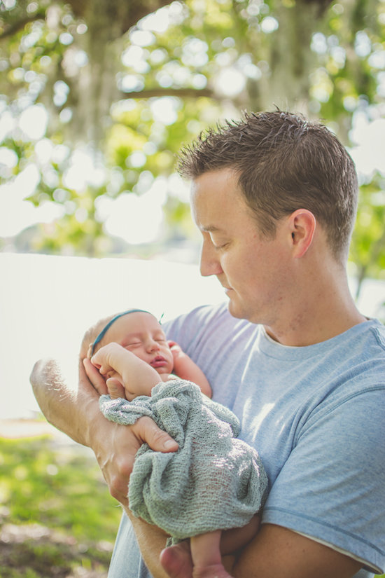 Juniper's 2 week newborn photography shoot: adorable hair bows, muslin swaddles, and a sweet smiling baby in a bucket. Brace yourself for the cuteness!