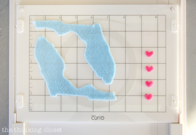 How to cut felt with your Silhouette Curio machine. Join me for the step by step tutorial for creating some custom felt state map hoop art for a baby nursery, home gallery wall, wedding or baby gift! Great tips for beginners!