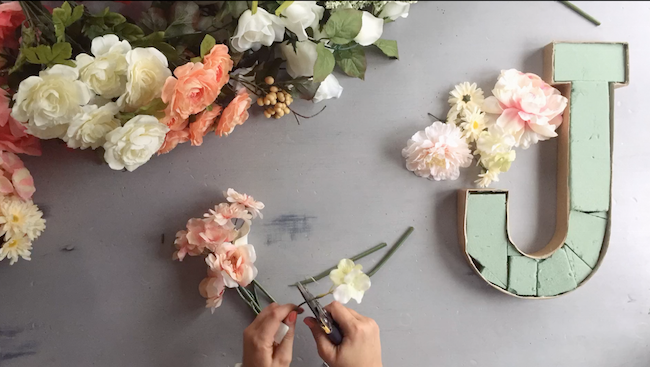 DIY Flower Monogram Letter for a Blooming First Birthday Bash, inspired by spring flowers in pink, blush, and white. Such a fun DIY party idea for a woodland floral-themed celebration, spring fling, or botanical garden party! Love the timelapse video tutorial!