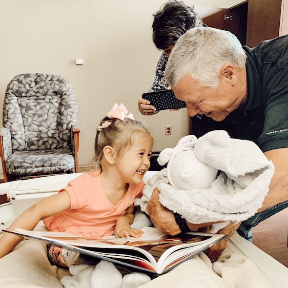 Big sister Juniper meets Pepper, and receives a My Neighbor Totoro book from her! | Pepper's Birth Story via ThinkingCloset.com