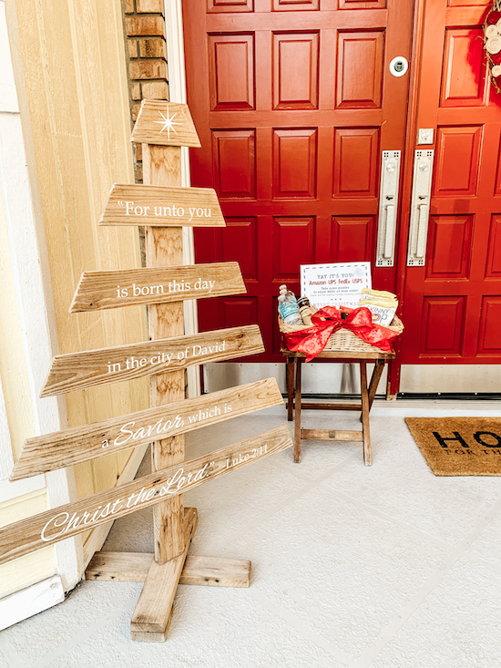 Delivery Drivers Holiday Treats Station | Video & photo tutorial for how to set up a Holiday Treats Station on your porch with snacks & drinks for your neighborhood delivery drivers & U.S.P.S. workers. A simple way to make someone's day & show gratitude to our essential workers this Christmas season!