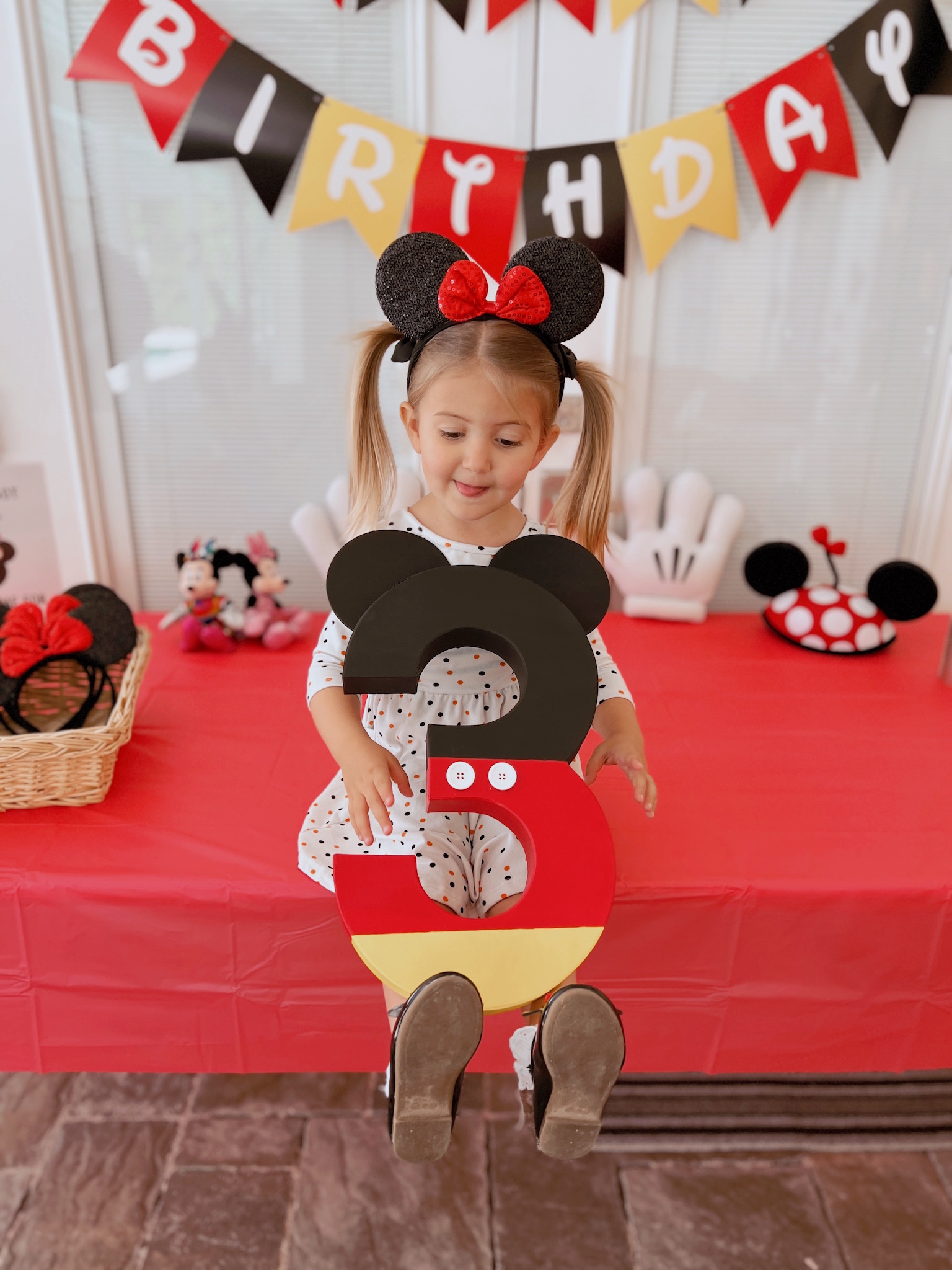 Large number 3 photo prop DIY for Pepper's Magical "Mickey & Minnie Mouse" 3rd Birthday Pool Party | Creative ideas for hosting a magical Mickey & Minnie themed birthday bash for your little Mouseketeer with do-able decor, punny snacks, and party games that are fun for all ages! via thinkingcloset.com