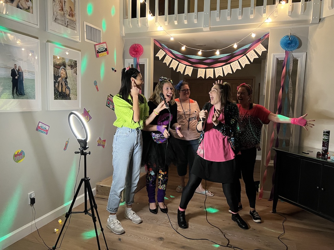 Karaoke Singers at Lauren's 1980s Themed 40th Birthday Karaoke Party | Turns out that turning 40 can be totally tubular! Hop over to ThinkingCloset.com for the 411 on this bodacious birthday bash to remember!