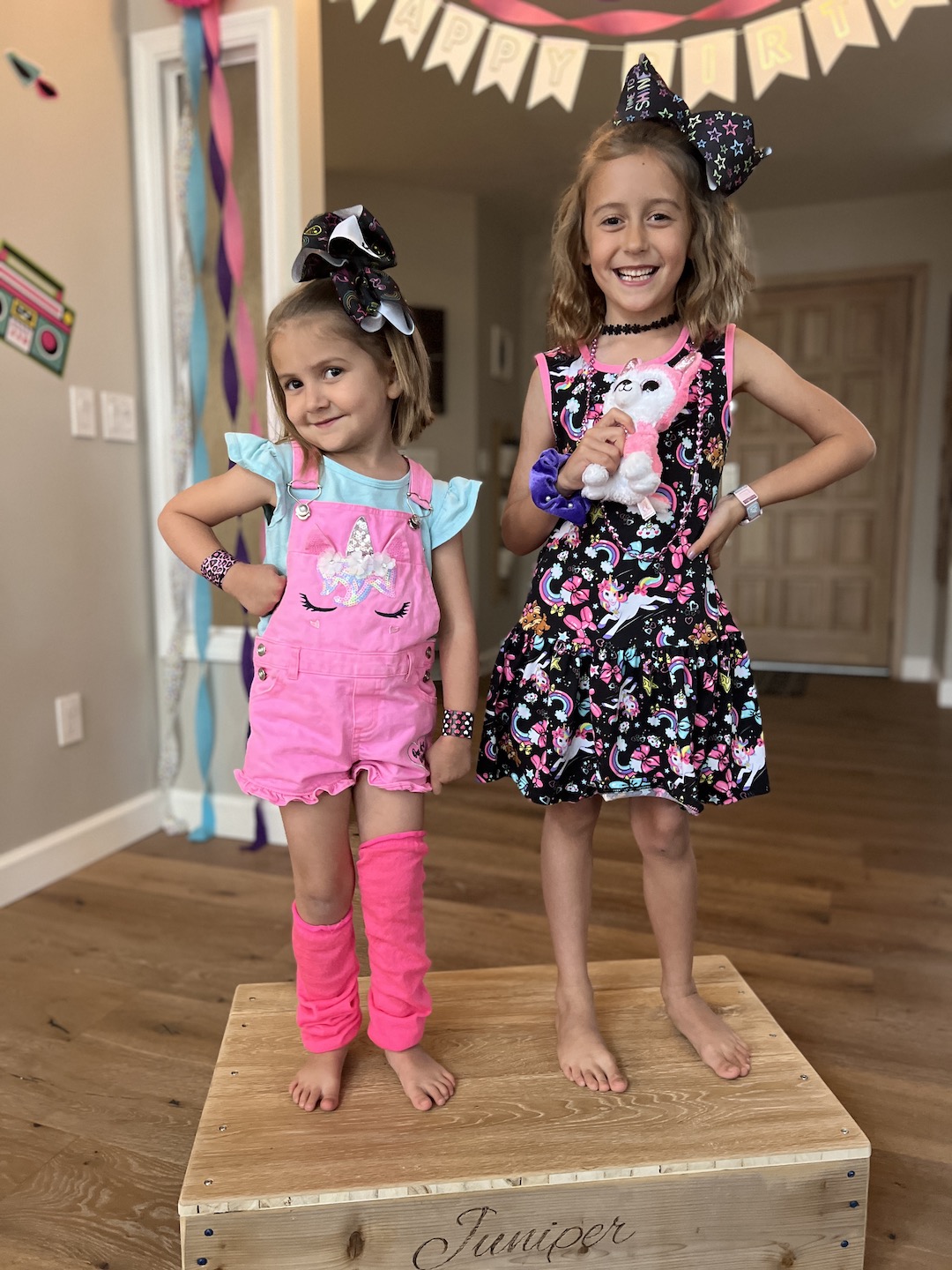 Thrifted 80s finds on the girls at Lauren's 1980s Themed 40th Birthday Karaoke Party | Turns out that turning 40 can be totally tubular! Hop over to ThinkingCloset.com for the 411 on this bodacious birthday bash to remember!