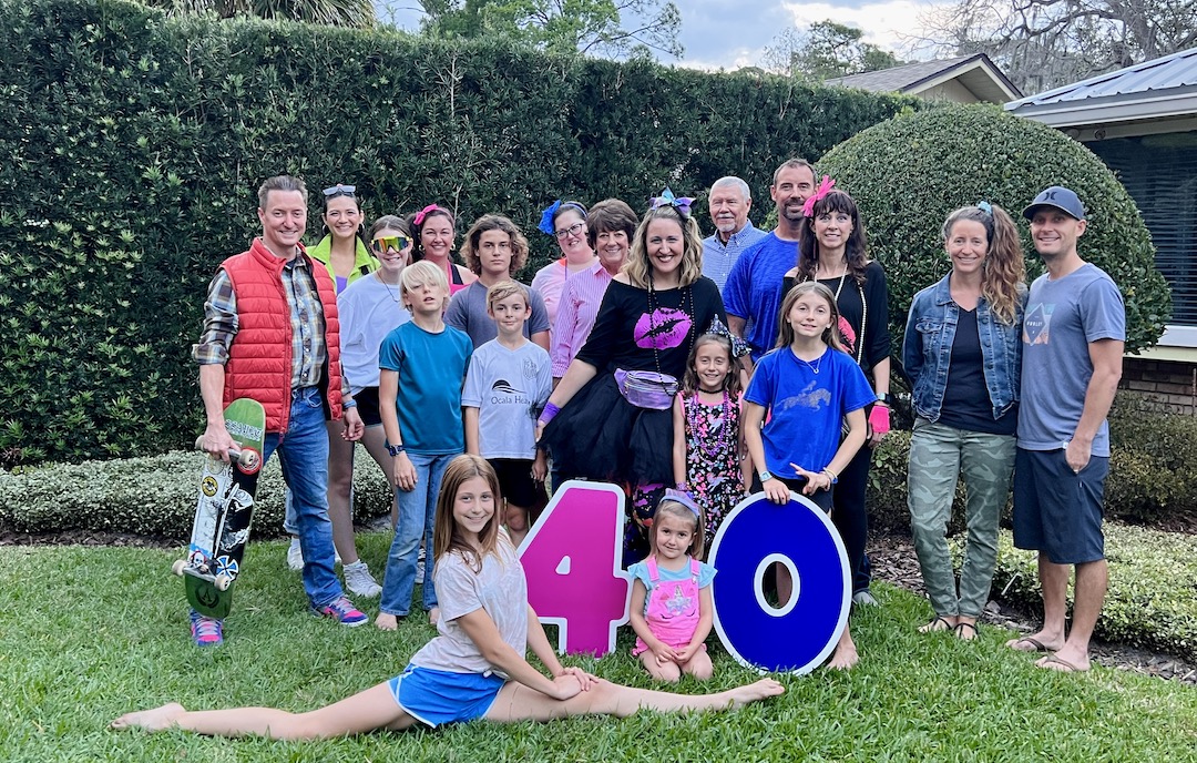 The whole fantastic crew at Lauren's 1980s Themed 40th Birthday Karaoke Party | Turns out that turning 40 can be totally tubular! Hop over to ThinkingCloset.com for the 411 on this bodacious birthday bash to remember!