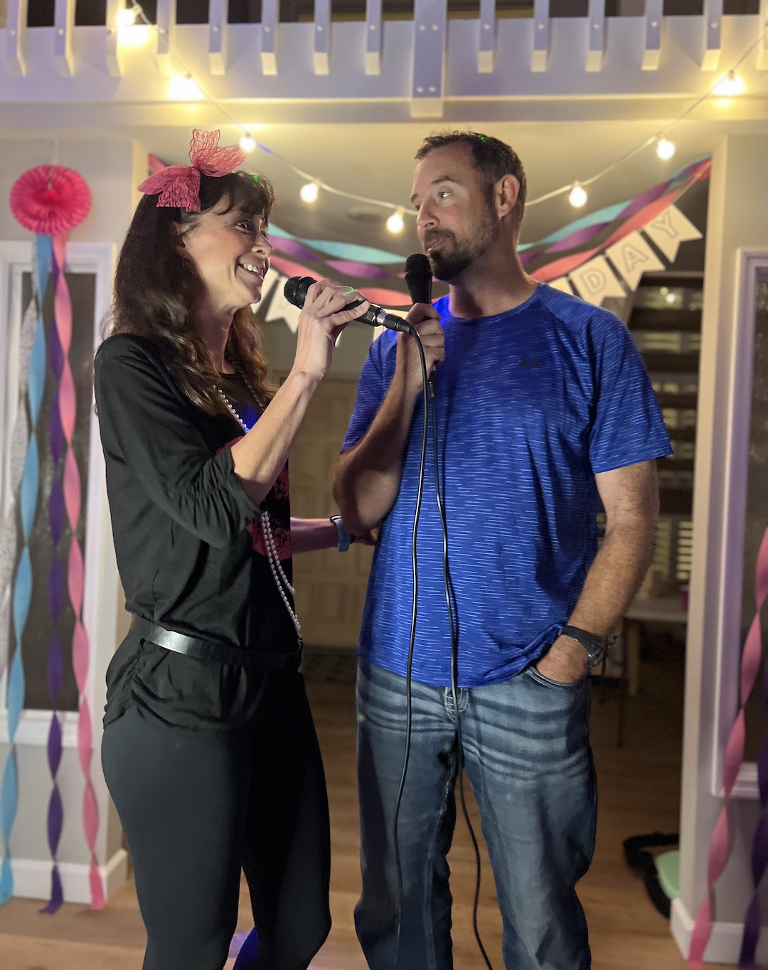 Karaoke Singers at Lauren's 1980s Themed 40th Birthday Karaoke Party | Turns out that turning 40 can be totally tubular! Hop over to ThinkingCloset.com for the 411 on this bodacious birthday bash to remember!
