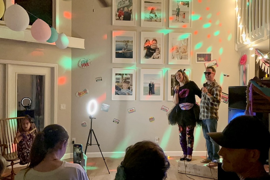 Singing "I've Had the Time of My Life" at Lauren's 1980s Themed 40th Birthday Karaoke Party | Turns out that turning 40 can be totally tubular! Hop over to ThinkingCloset.com for the 411 on this bodacious birthday bash to remember!